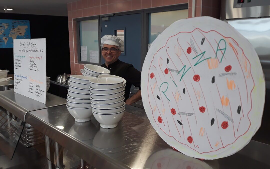 Le restaurant scolaire : Menu italien, produits locaux et bio, éducation au développement durable